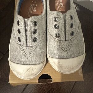 TOMS zuma Kids Light Gray Canvas Sneakers size 7